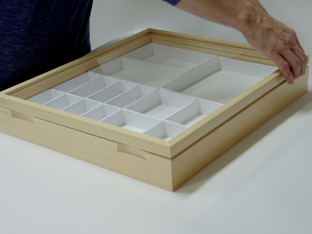 Then do the same with the left corner of the drawer.